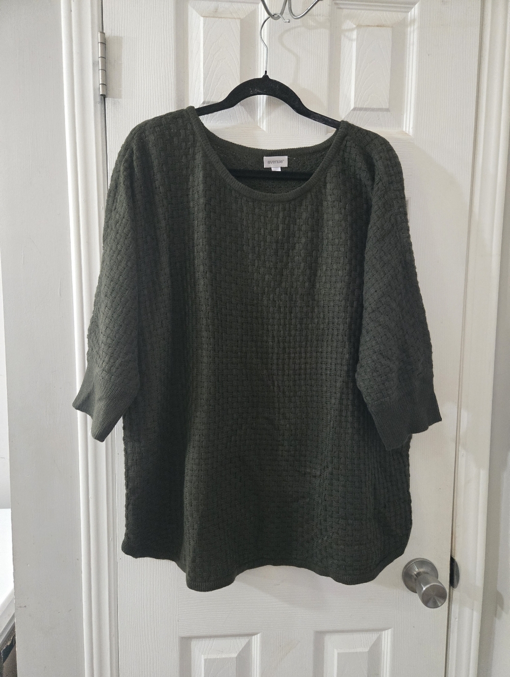 18/20 Avenue sweater